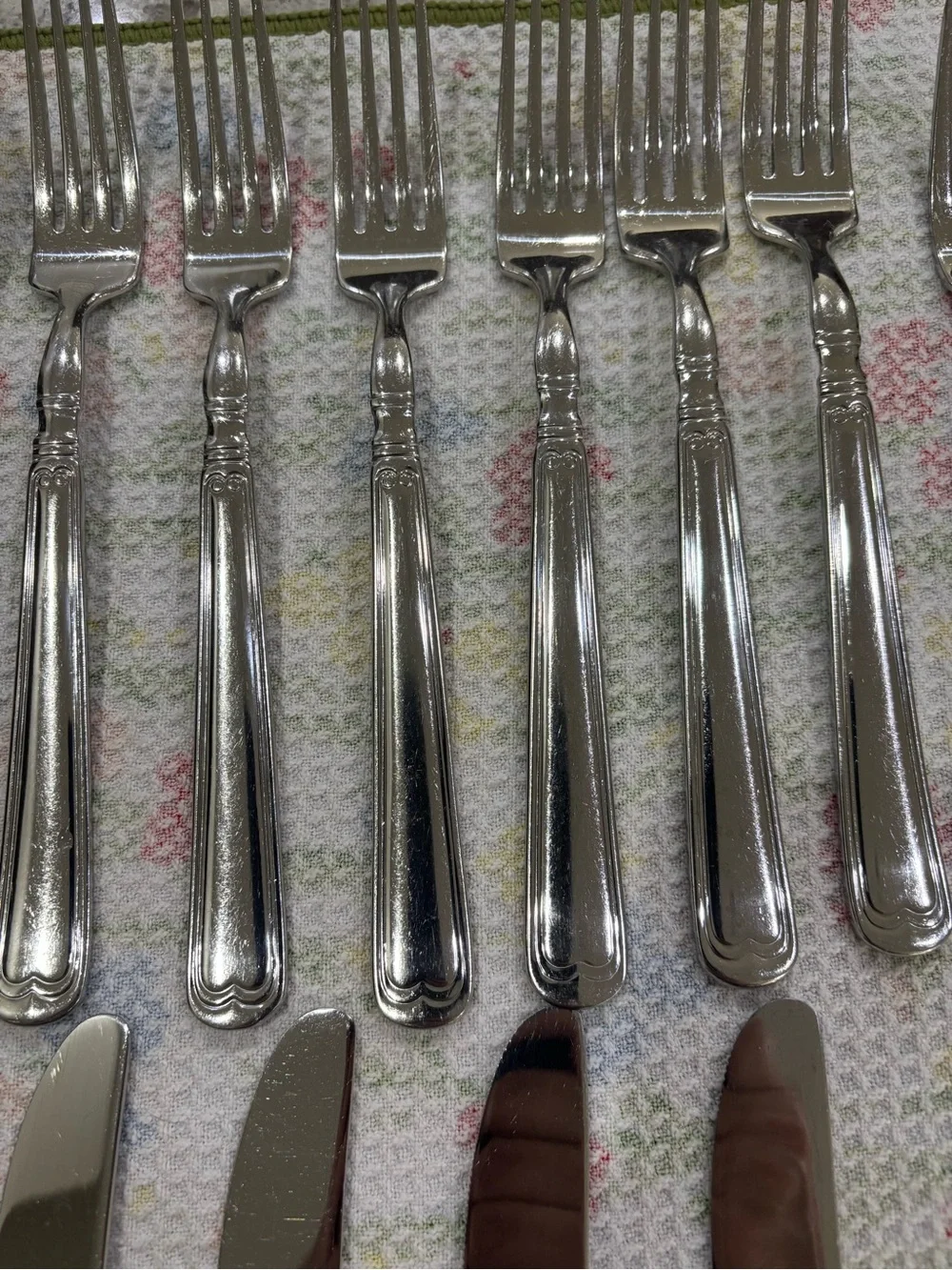 28 Pc Zwilling J.A. Henckels Vintage 1876 Stainless Steel Flatware.